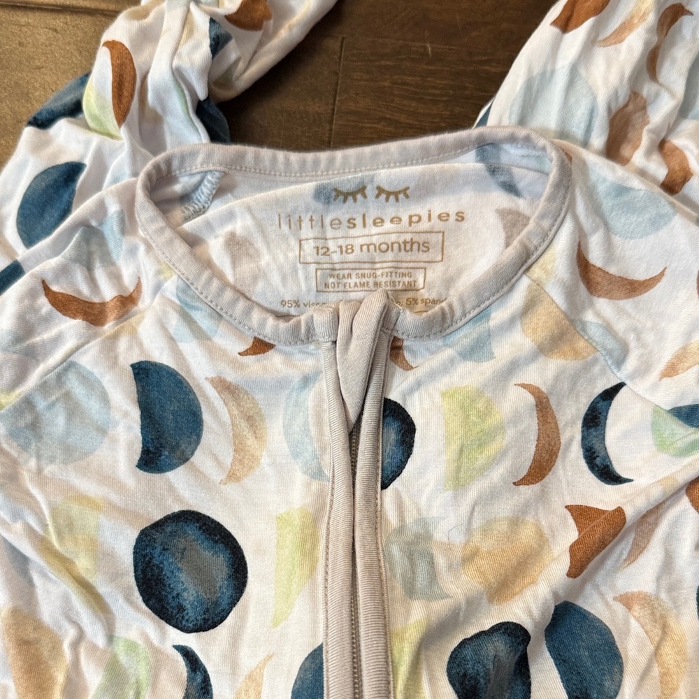 Little sleepies Luna neutral zippy